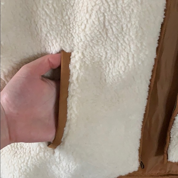 Old Navy women's faux sheepskin vest - Picture 2 of 5